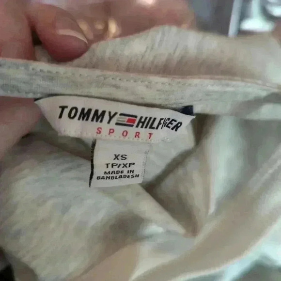 Tommy Hilfiger Women's Cutout Logo Pullover Top Gray Size XS New With Tags - Picture 2 of 10